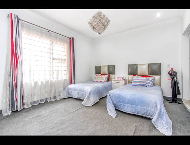 4 BEDROOM FREEHOLD FOR SALE IN MARLBORO GARDENS